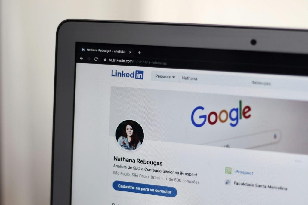 Image | Common Pitfalls when Using Ai for Linkedin Posts | Entheosweb Image
